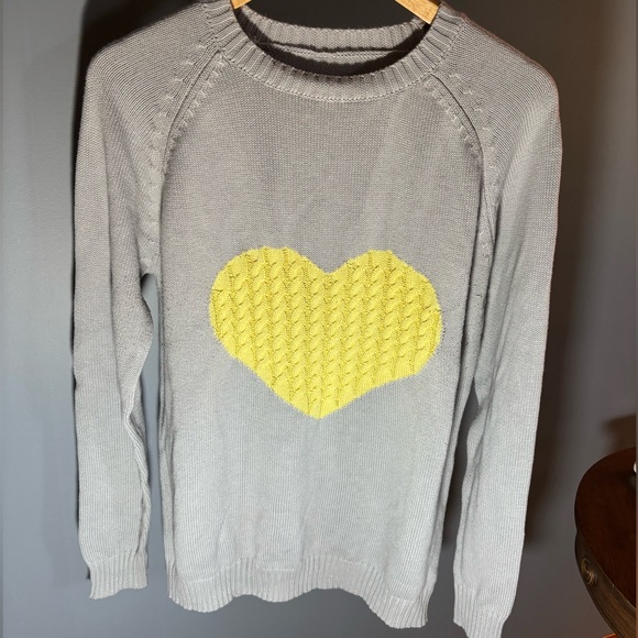 Ladies Large Light Gray Sweater with Yellow Heart - Picture 1 of 6